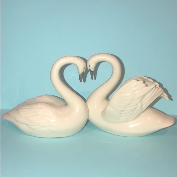 Lenox Forever Yours Swans Wedding Promises Collection - Picture 2 of 3